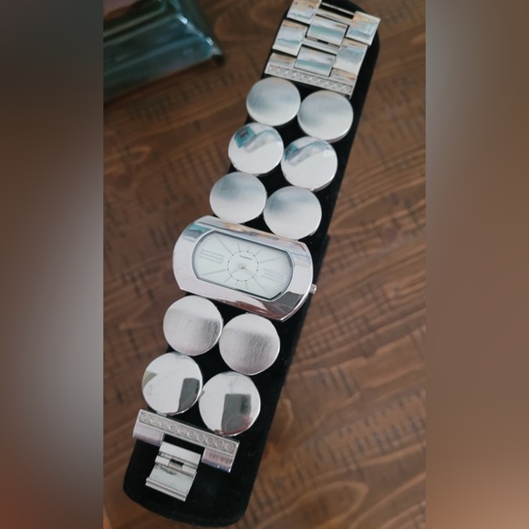 Watch - Picture 4 of 6